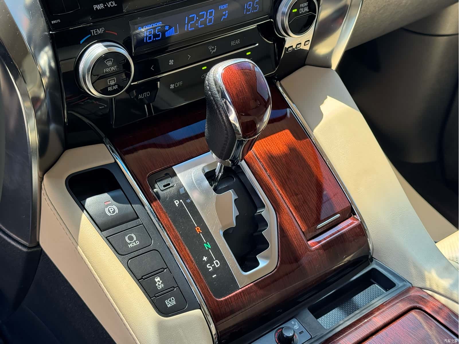 Toyota Alphard, 2015 9