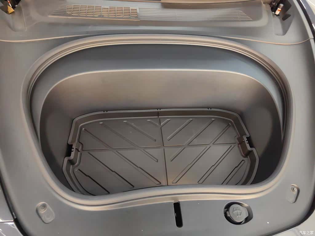 Tesla Model 3, 2025 13