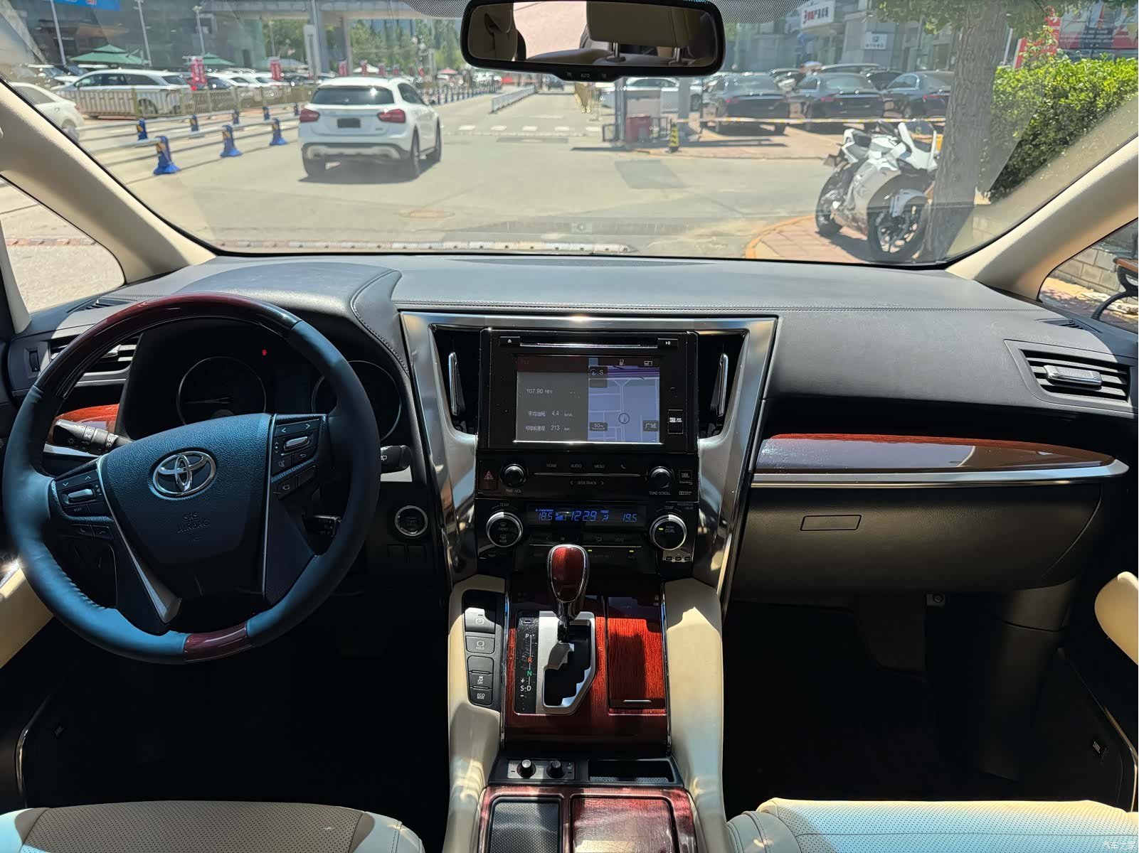 Toyota Alphard, 2015 14