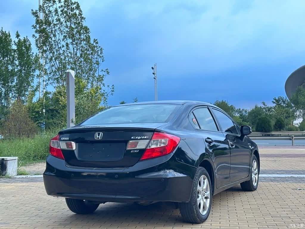 Honda Civic, 2011 4