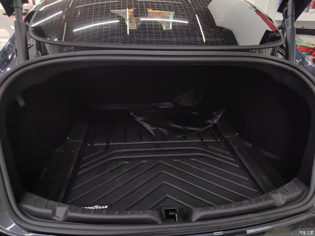 Tesla Model 3, 2025 12