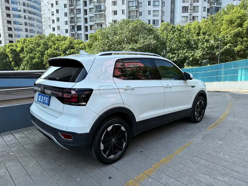 Volkswagen Exploring the shadow