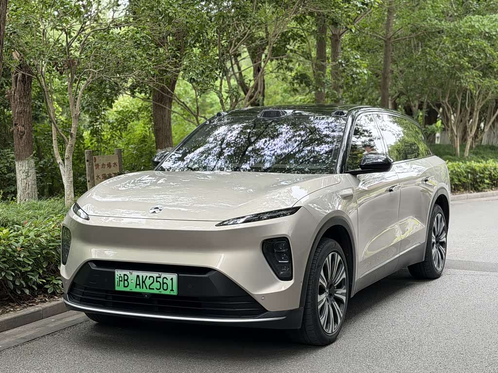 NIO ES8