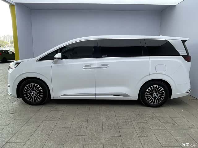 Denza D9, 2025 7