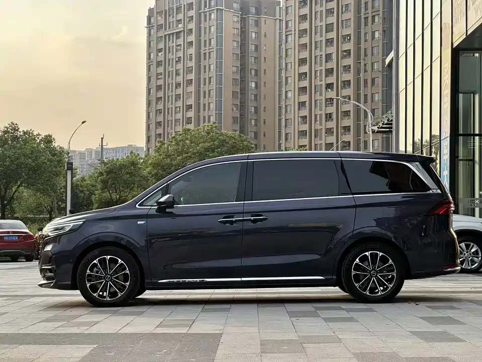 Roewe iMAX8