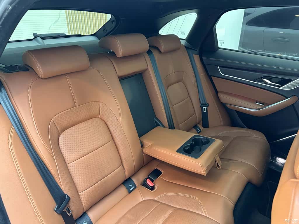 Jaguar F-PACE, 2023 19