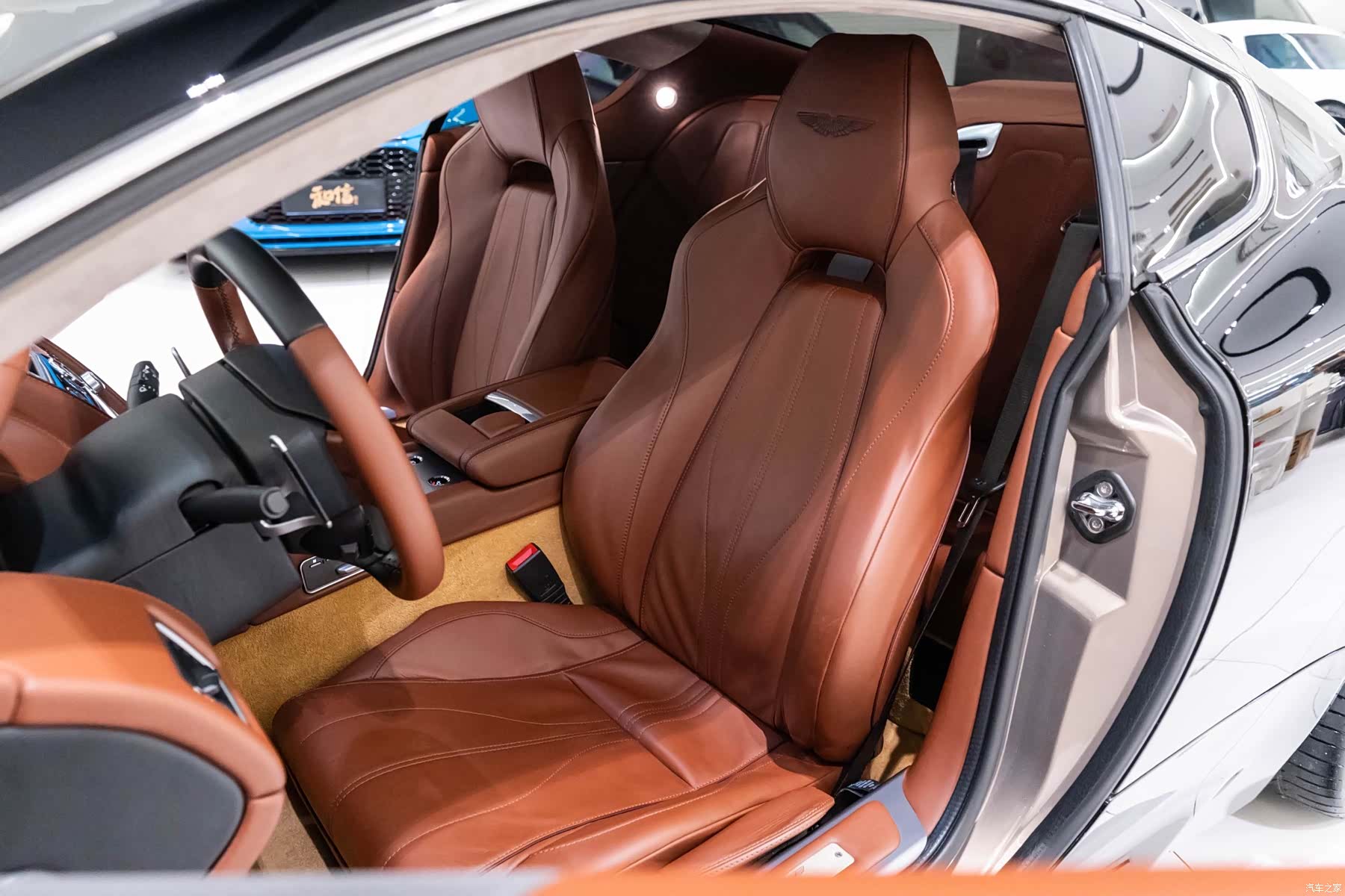 Aston Martin DB9, 2016 13
