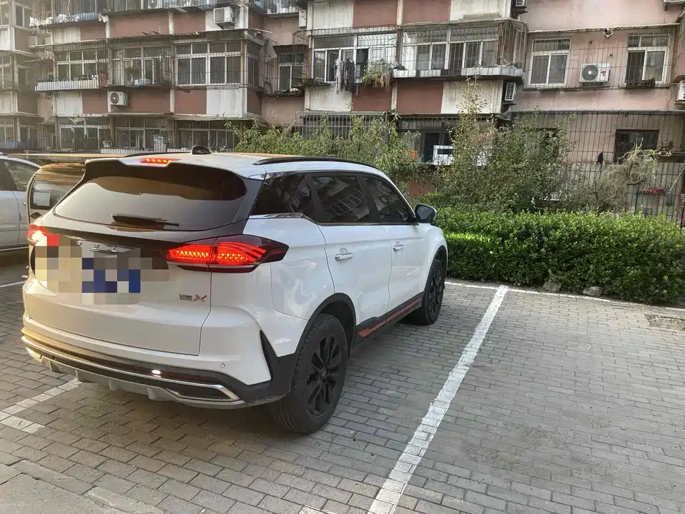 Geely Atlas