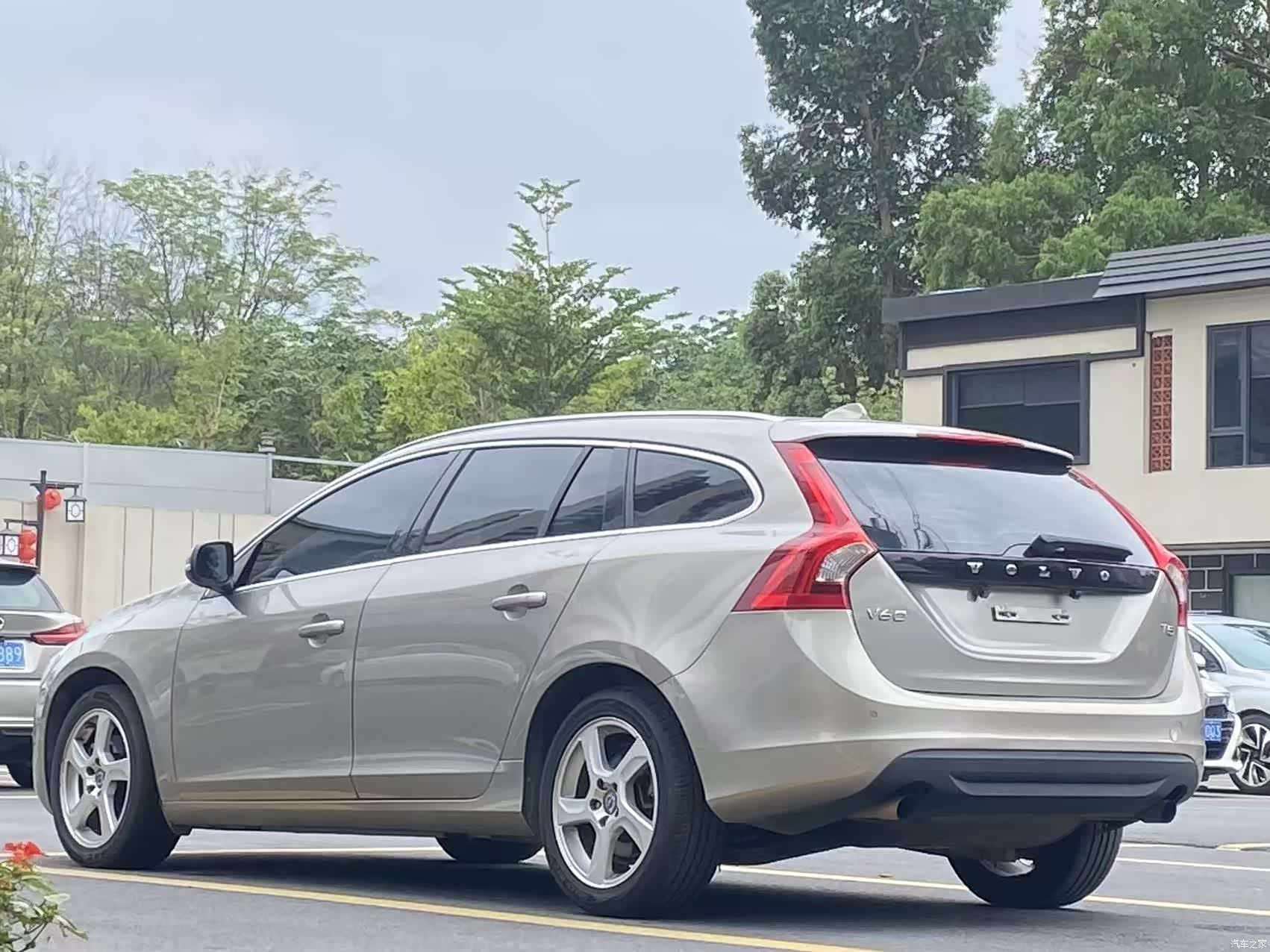 Volvo V60, 2013 4