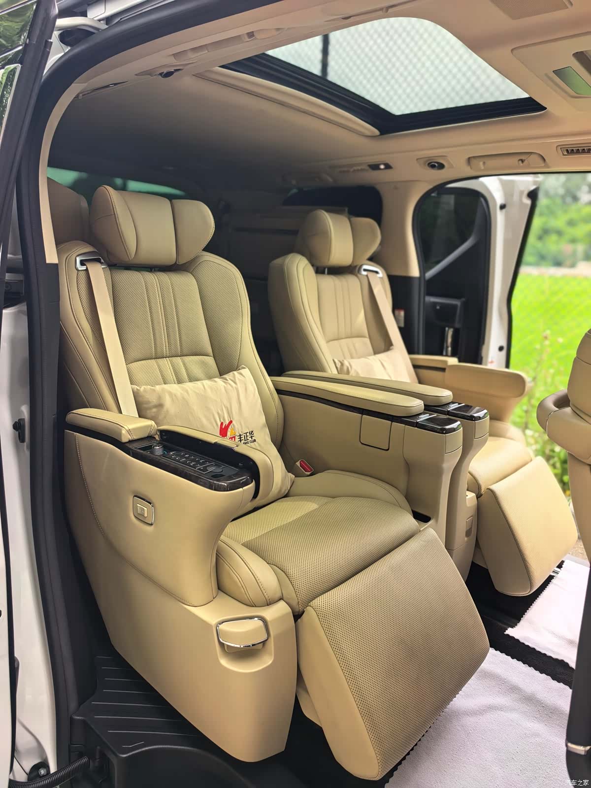 Toyota Vellfire, 2021 12