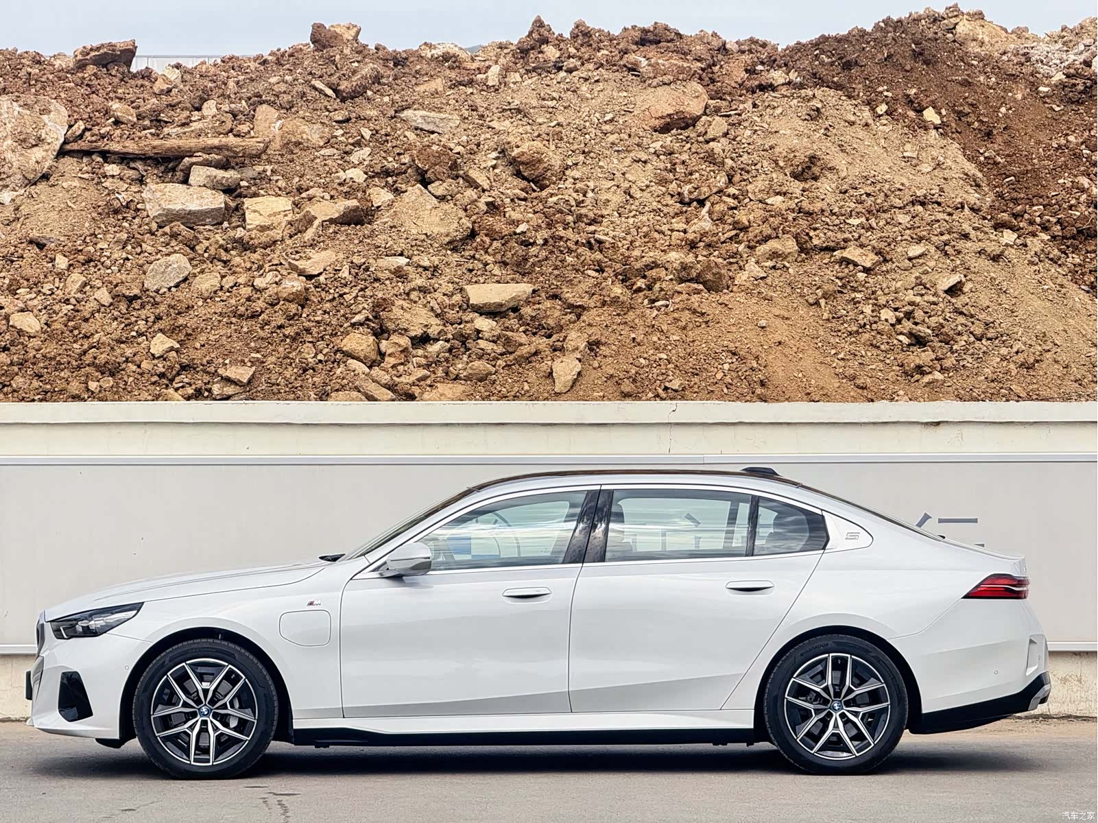 BMW i5, 2025 3