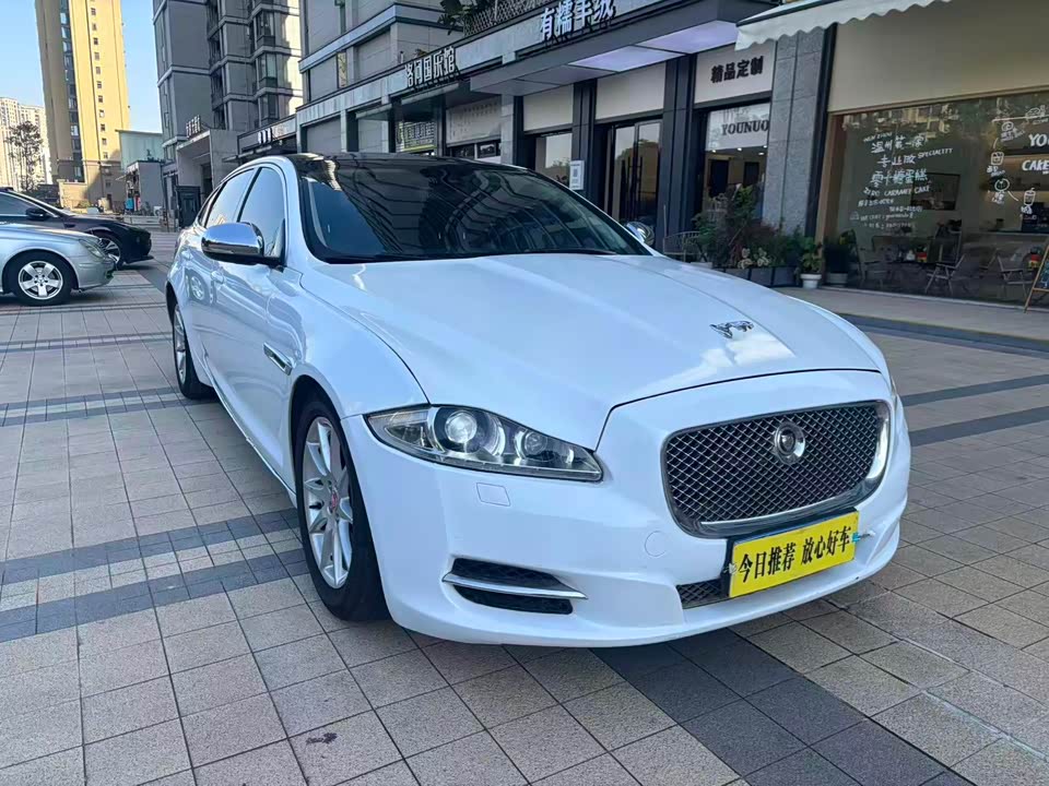 Jaguar XJ