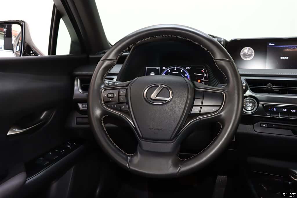 Lexus UX, 2022 12