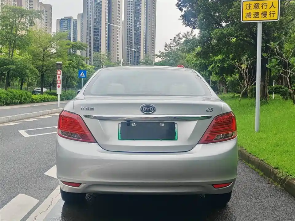 BYD e5
