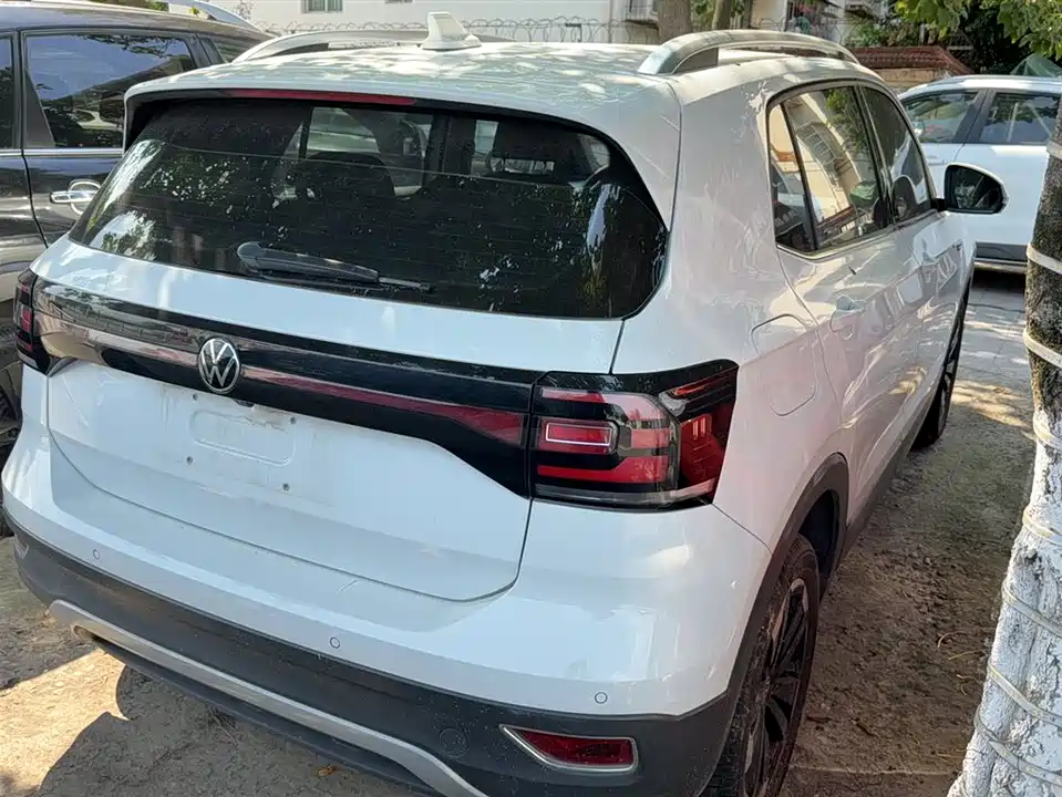 Volkswagen Exploring the shadow