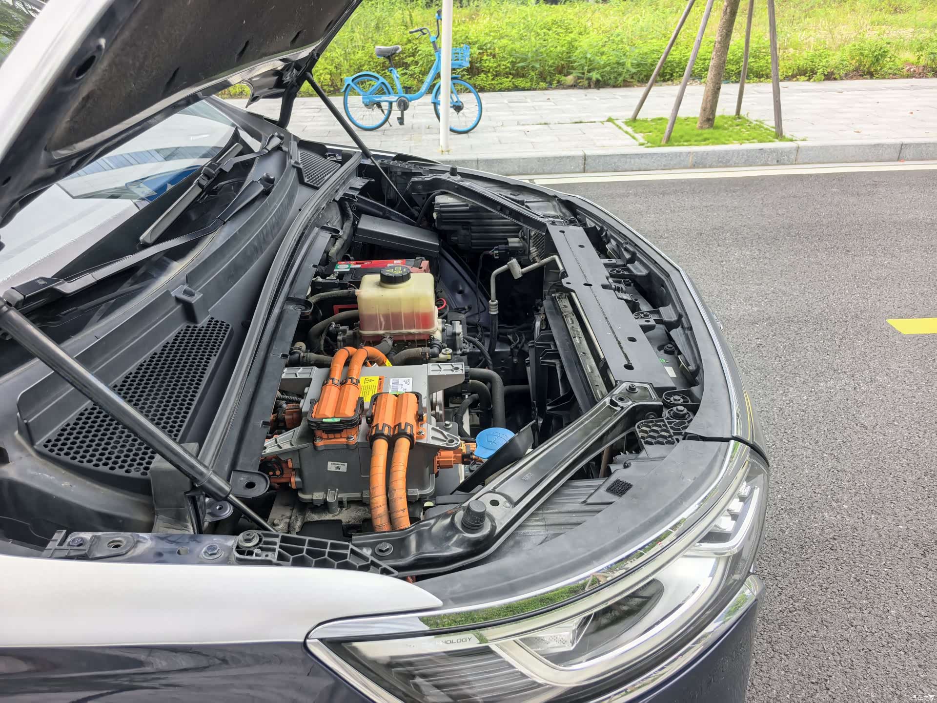 Roewe iMAX8, 2023 28