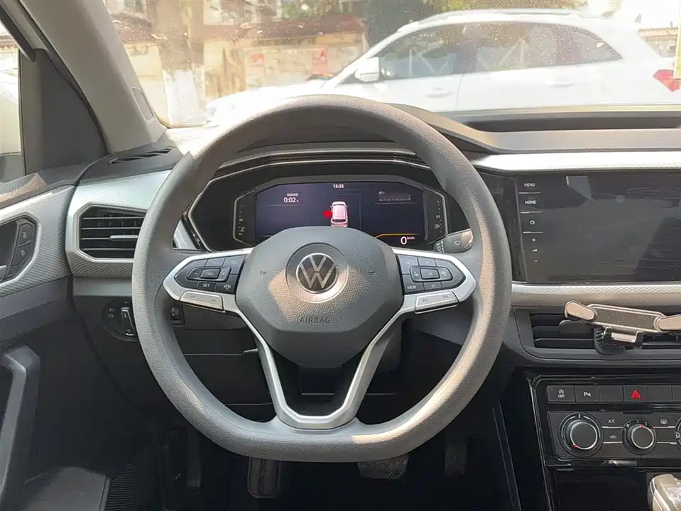 Volkswagen Exploring the shadow