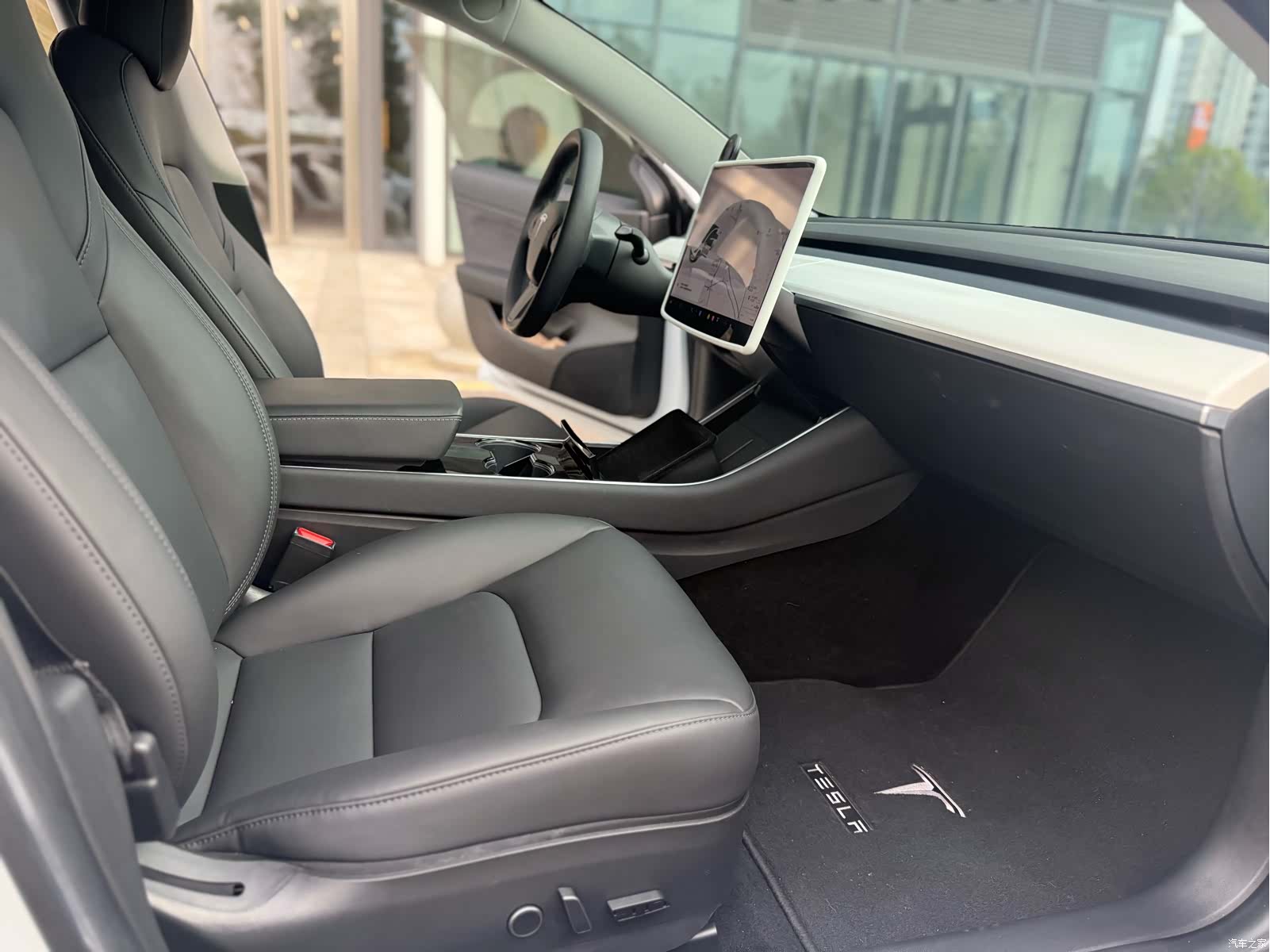 Tesla Model 3, 2021 все фото