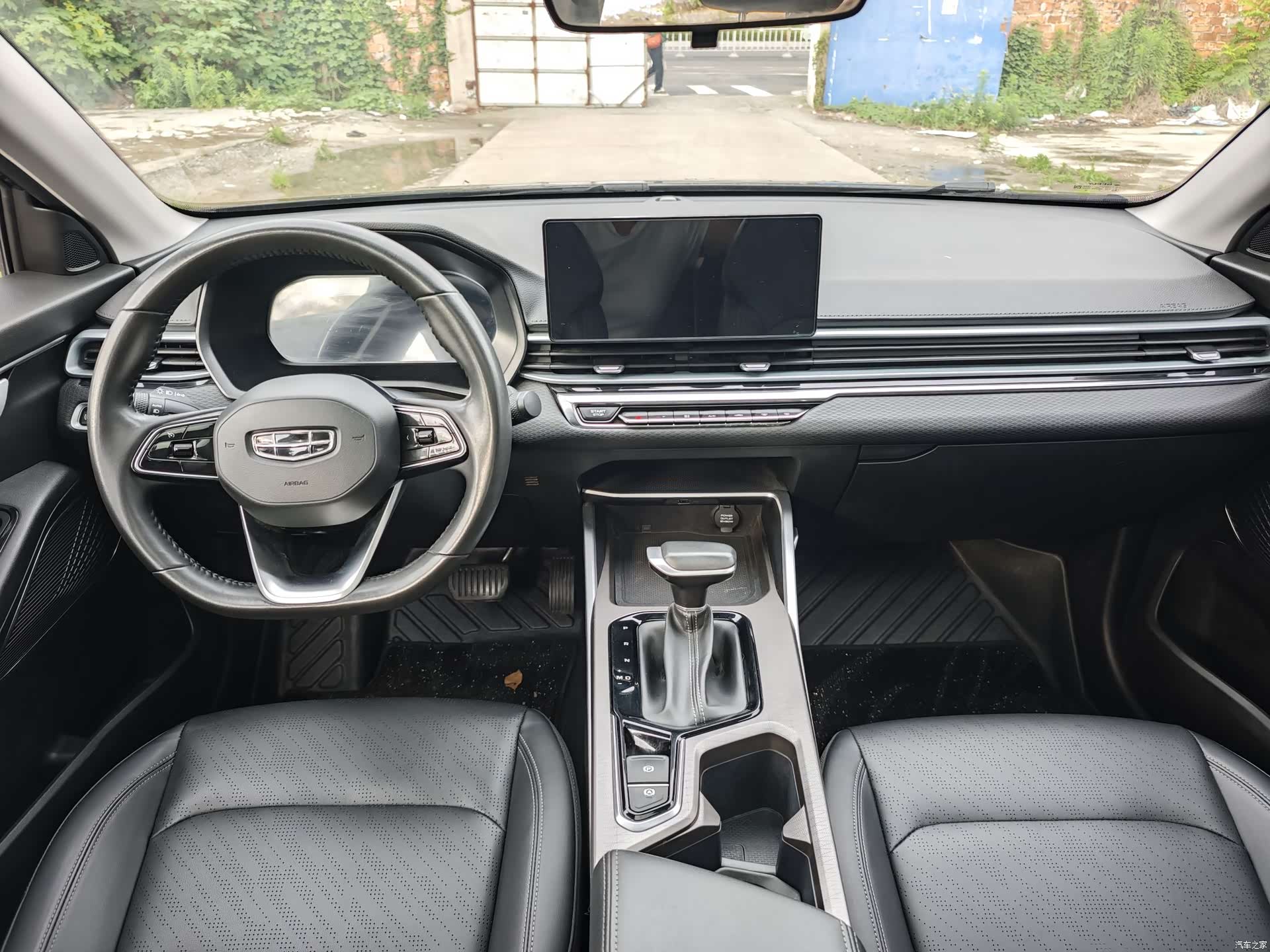 Geely Emgrand, 2022 все фото