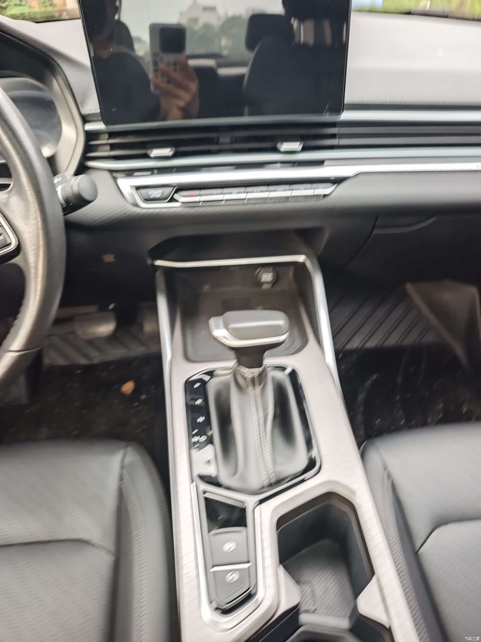 Geely Emgrand, 2022 9