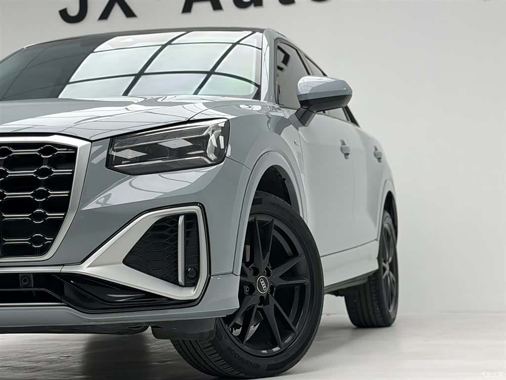 Audi Q2L, 2023 4