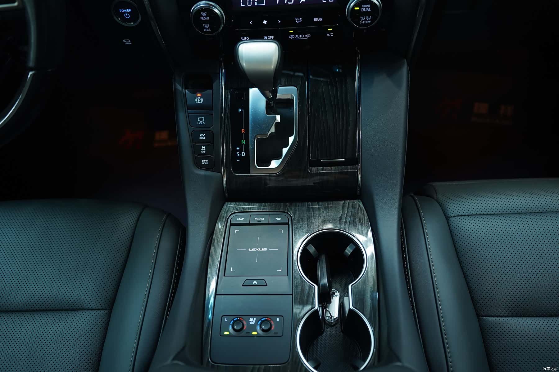 Lexus LM, 2021 10