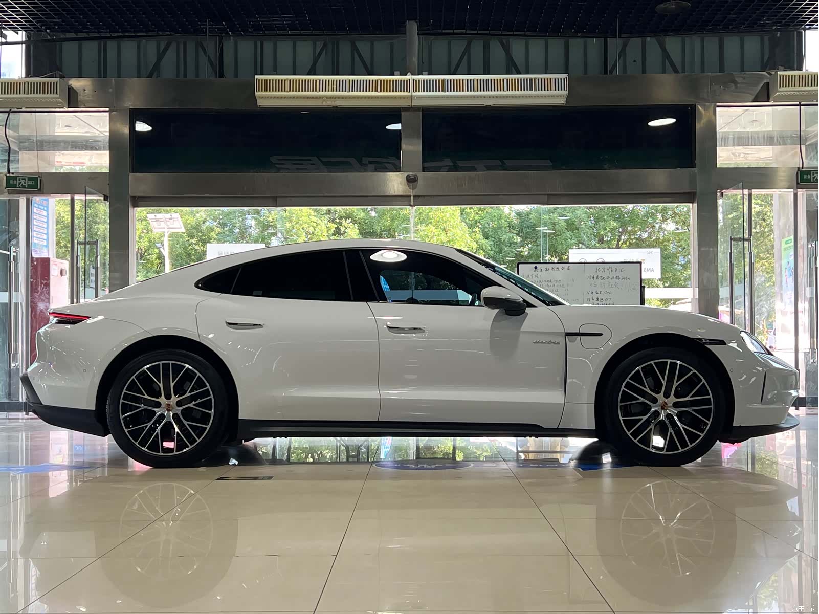 Porsche Taycan, 2025 8