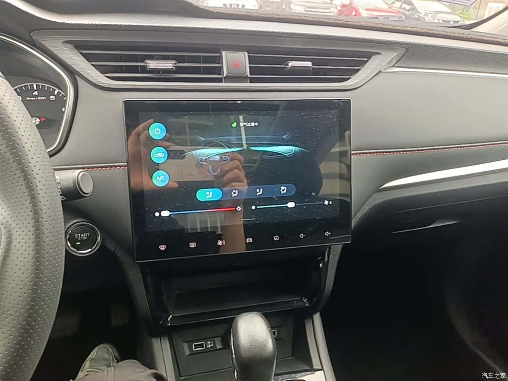 Roewe RX3, 2022 13