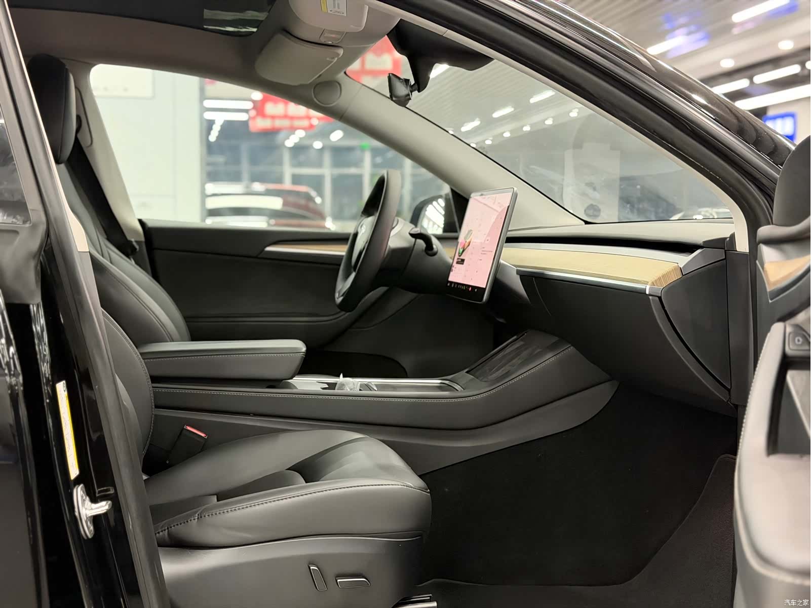 Tesla Model Y, 2023 8
