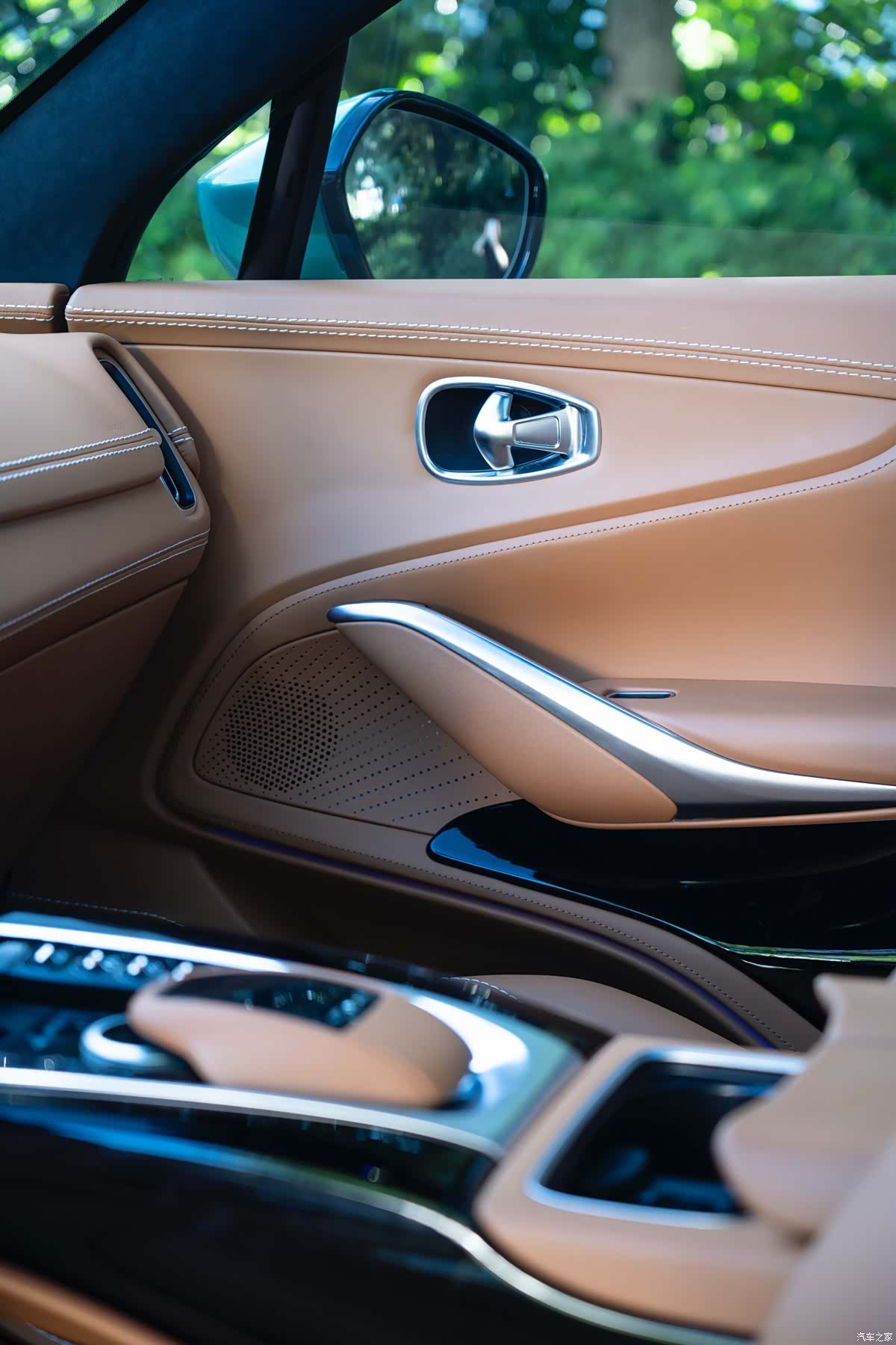 Aston Martin DBX, 2023 12