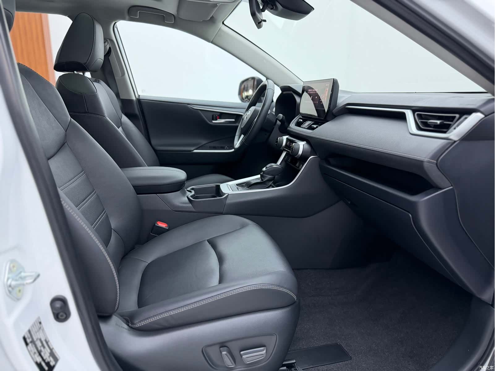 Toyota RAV4, 2024 21