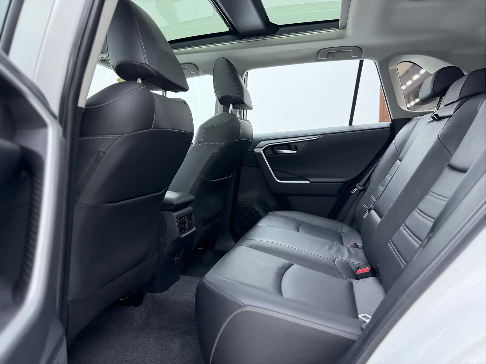 Toyota RAV4, 2024 18