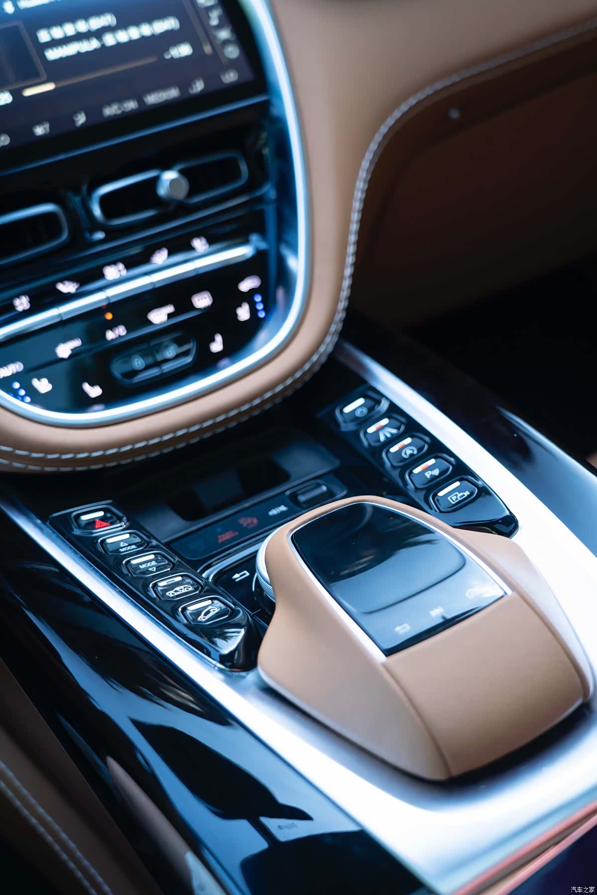 Aston Martin DBX, 2023 10