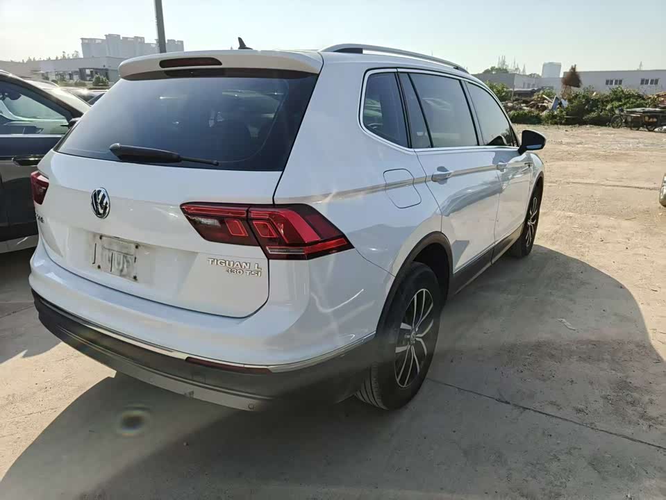 Volkswagen Tiguan L
