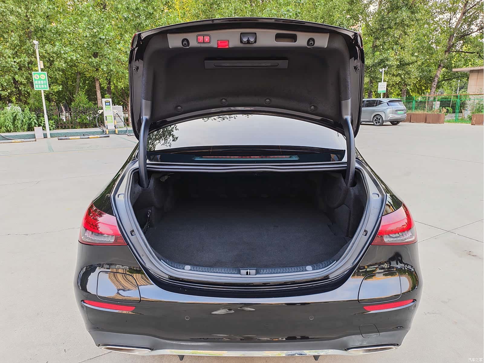 Mercedes-Benz E-Class, 2022 11