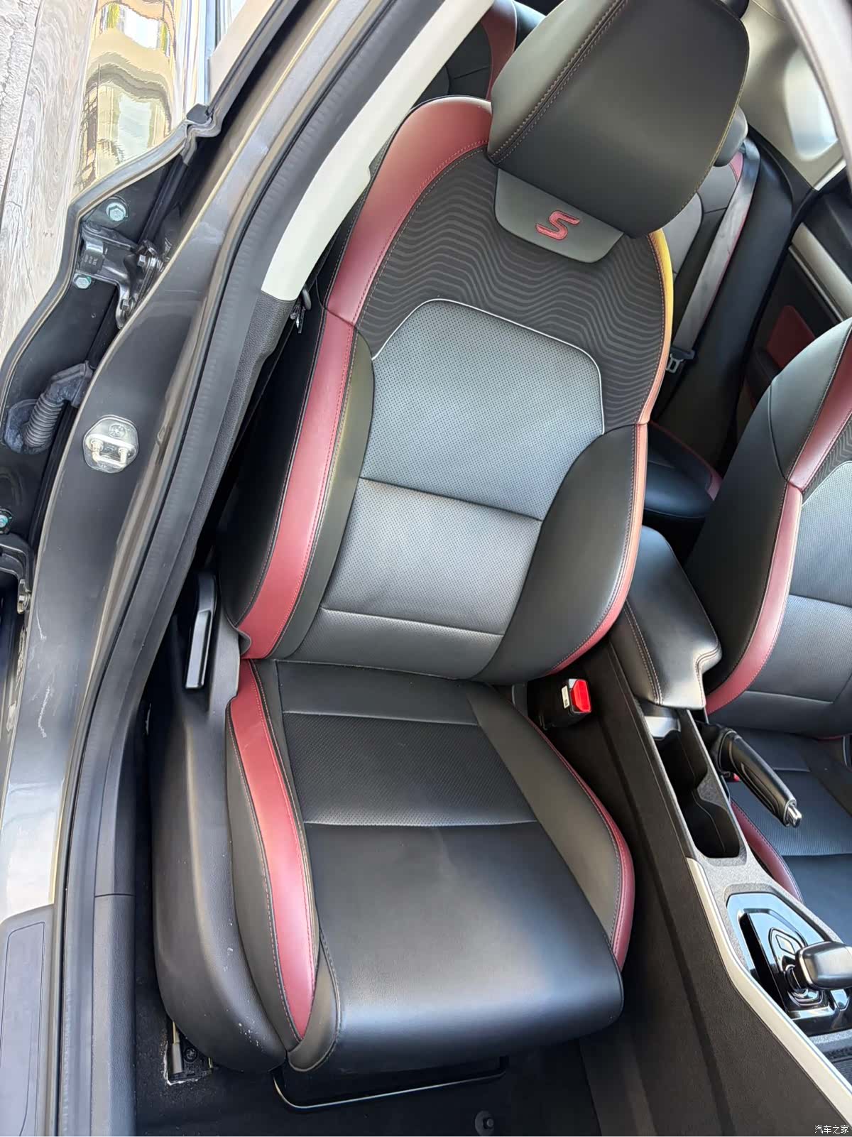 Geely Coolray, 2022 10