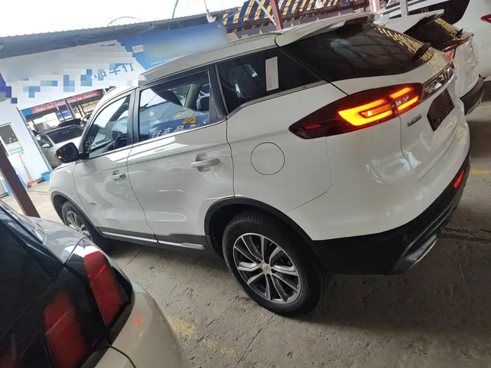 Geely Atlas