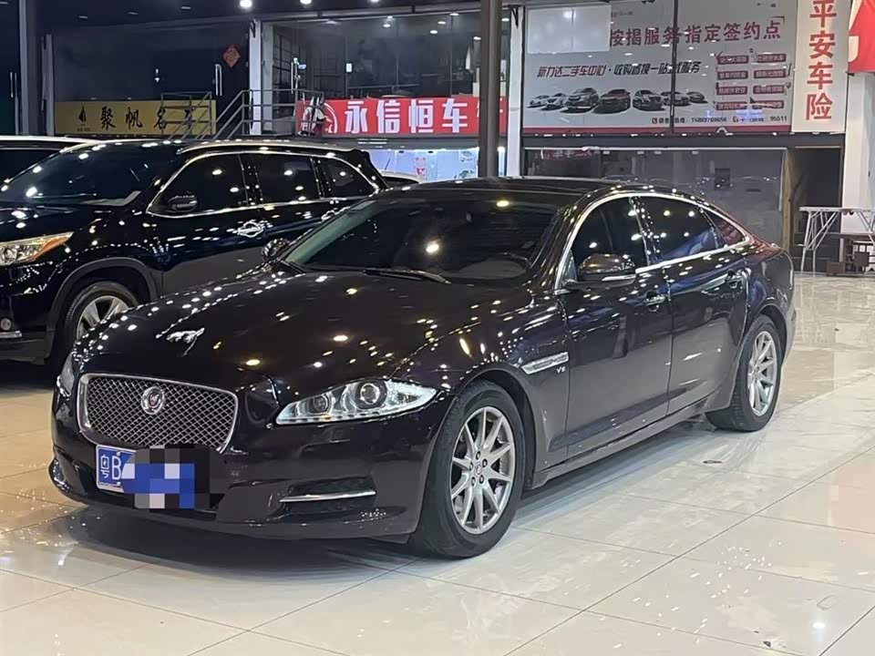 Jaguar XJ