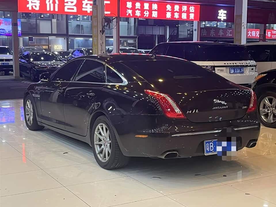 Jaguar XJ