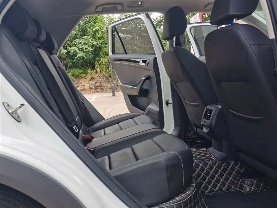 Volkswagen T-ROC exploring Songs