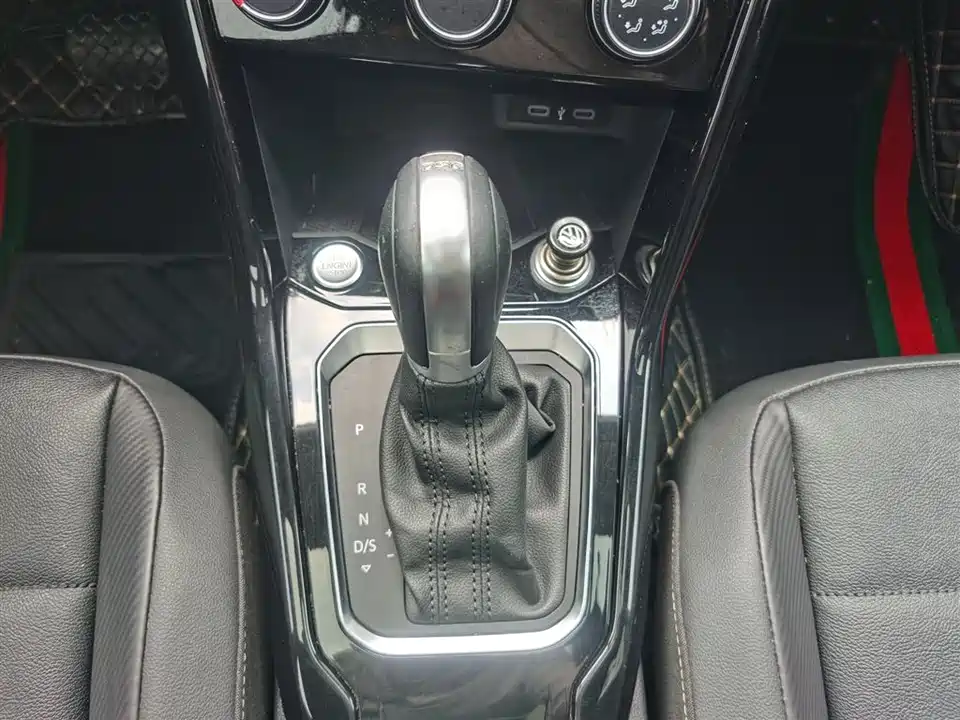 Volkswagen T-ROC exploring Songs