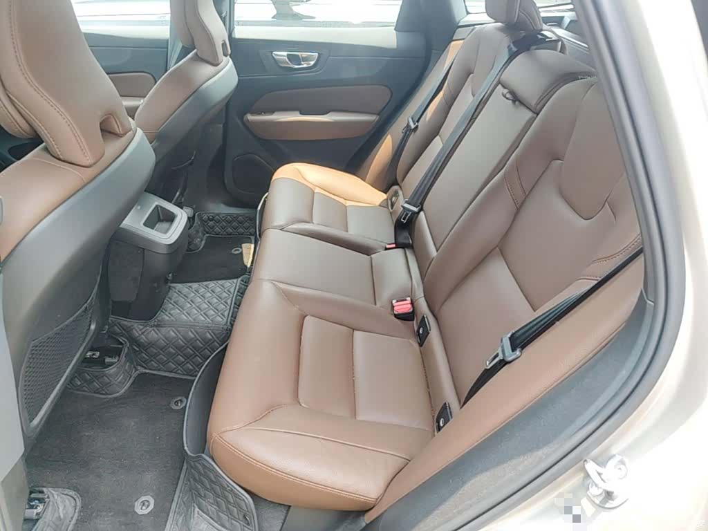 Volvo XC60, 2025 24