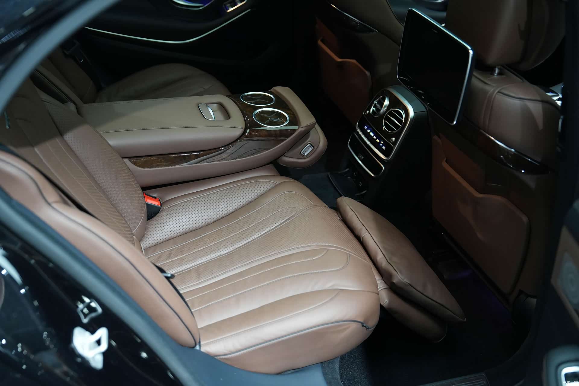 Mercedes-Benz S-Class, 2015 40