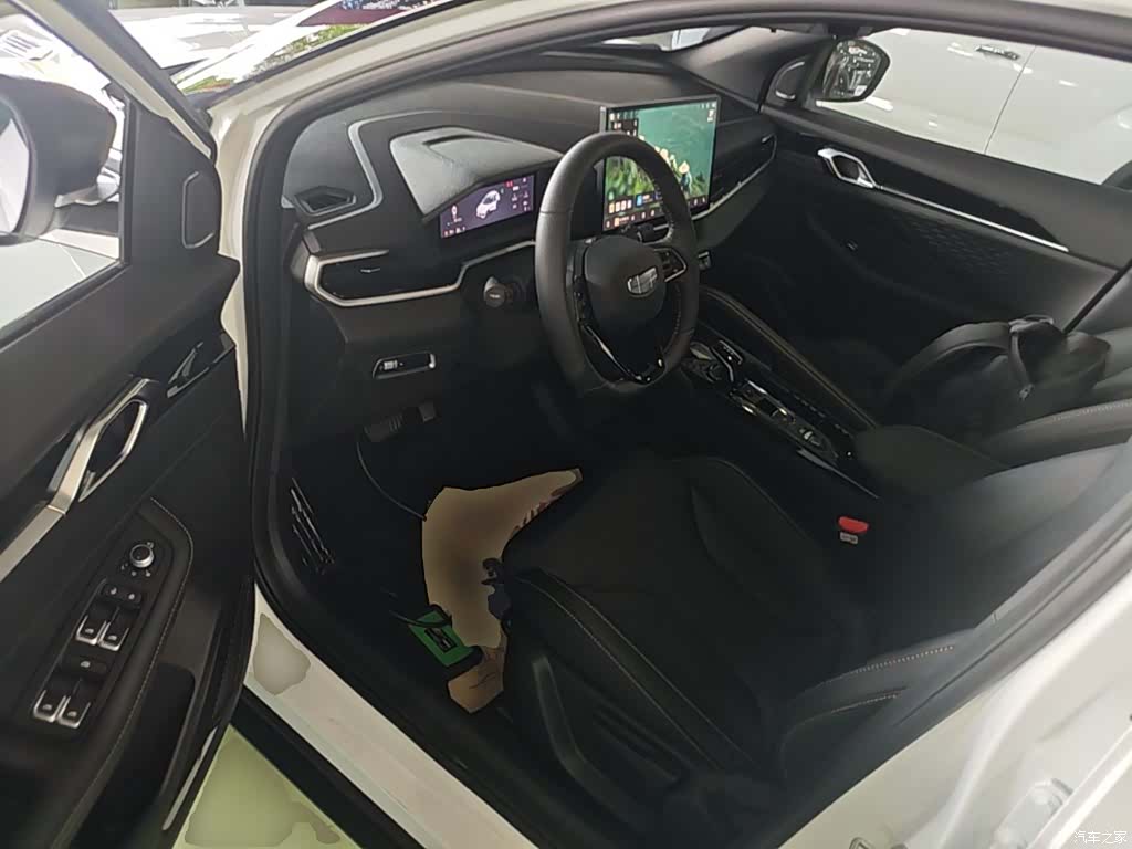 Geely Coolray, 2025 16