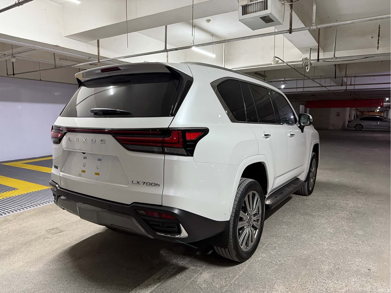 Lexus LX, 2025 12