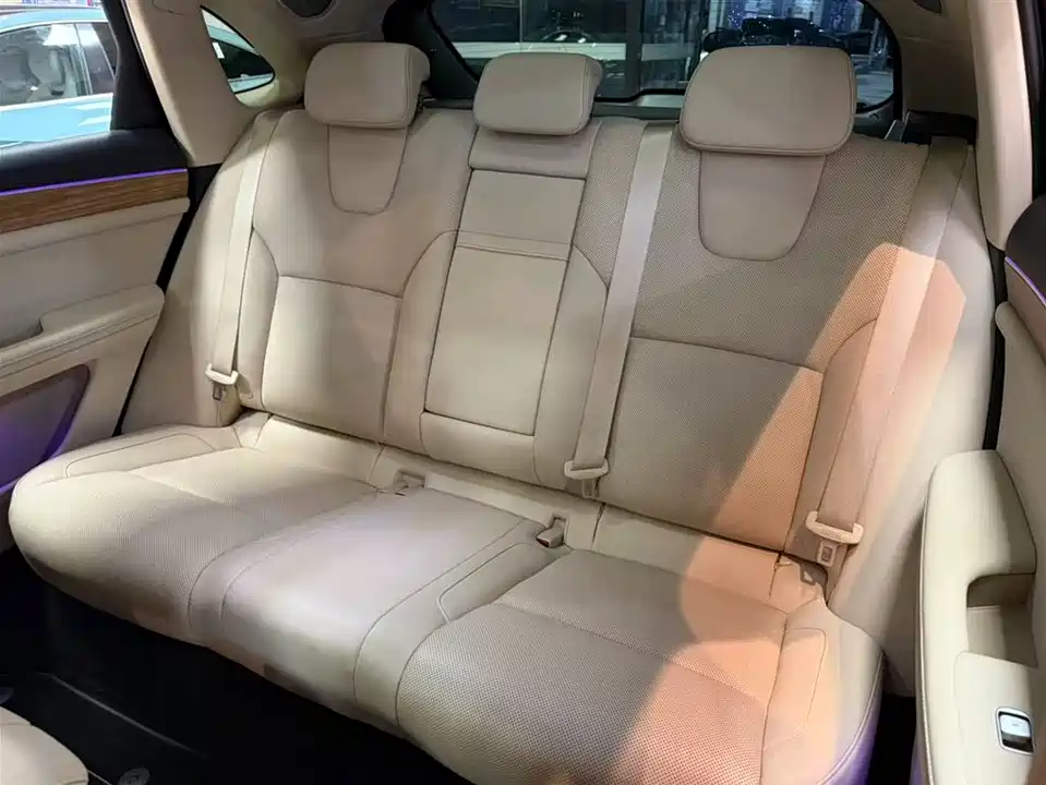 AITO Ask the world M5