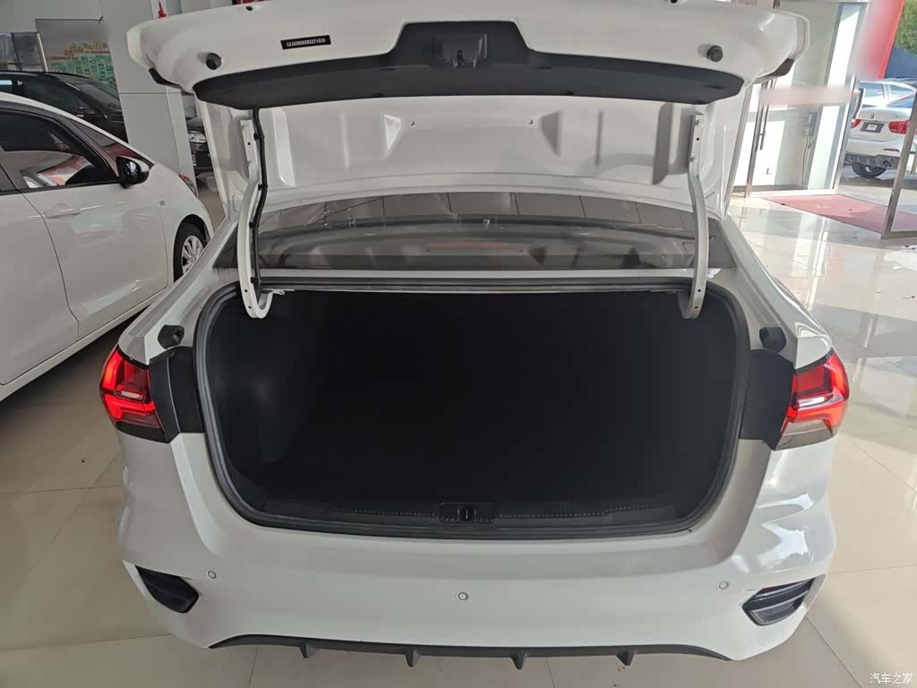 Roewe i5, 2022 15