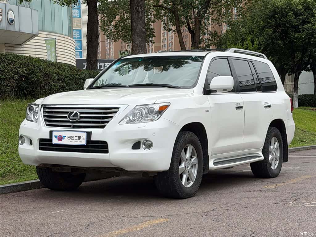 Lexus LX, 2009 1