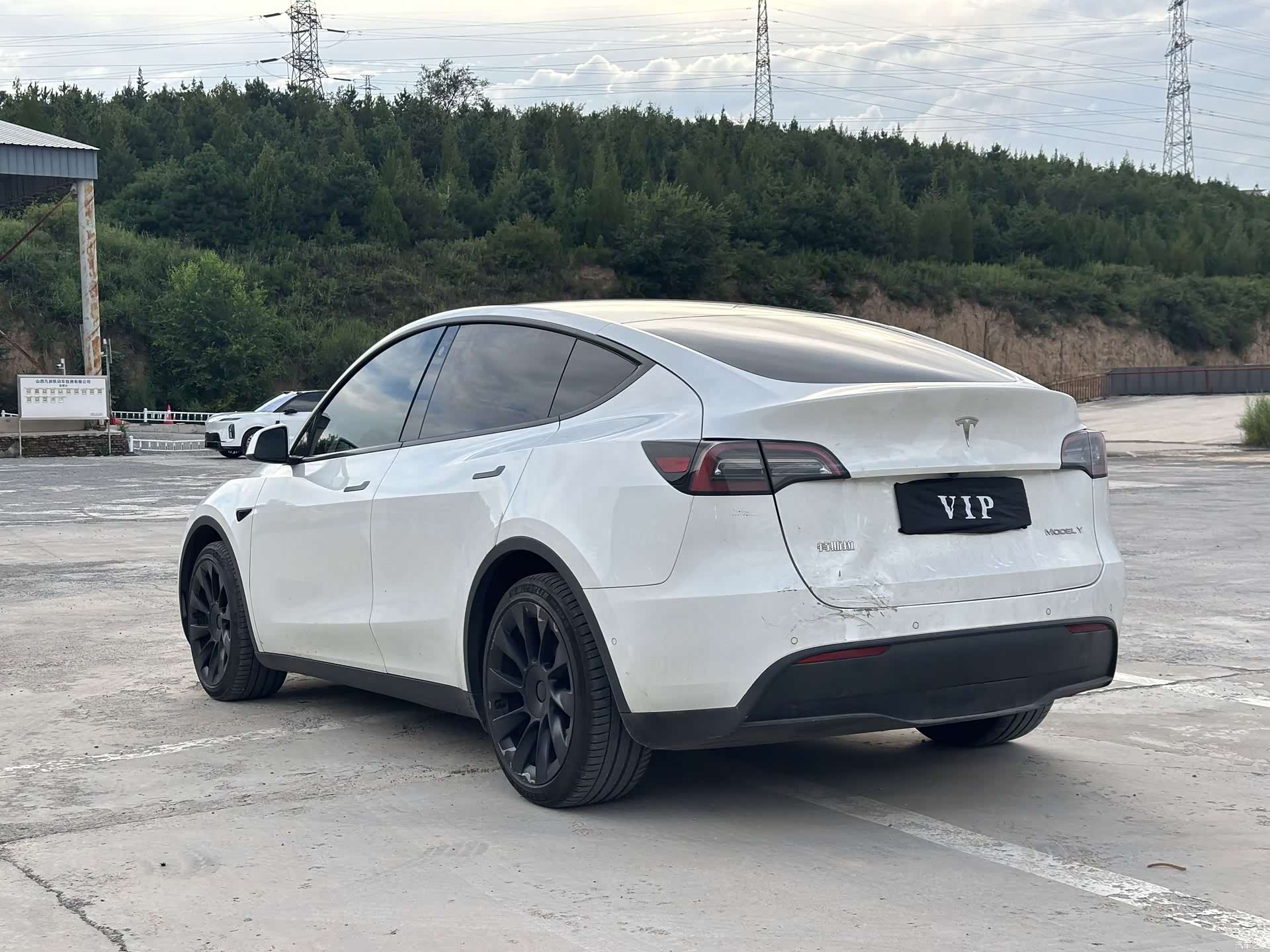 Tesla Model Y, 2023 7