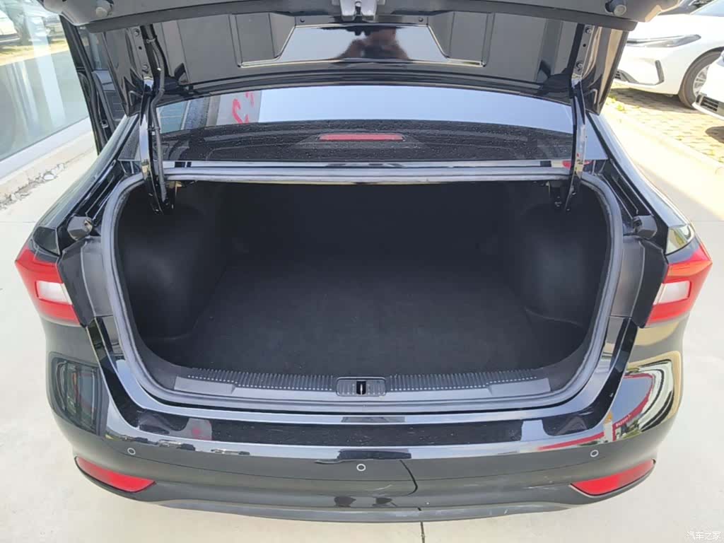 Roewe i5, 2021 19